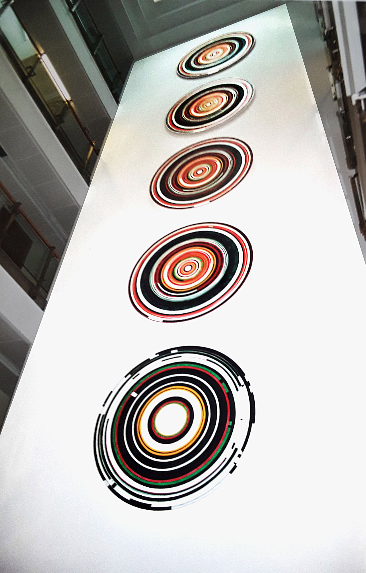 Herwig Steiner (1956L), 5 Attrappen / Ausstellungsansicht, 2000 / Neues Amtsgebäude, Wr. Neustadt